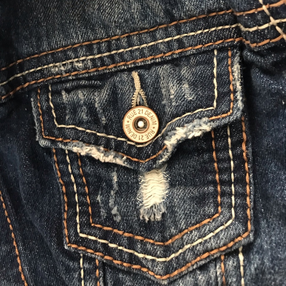 Cropped Jean Jacket - Picture 2 of 3